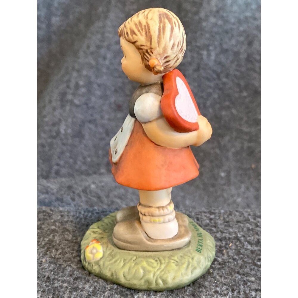 VTG Goebel Hummel Figurine Girl Holding Heart For the One I Love Figurine 1996 B - Picture 4 of 8